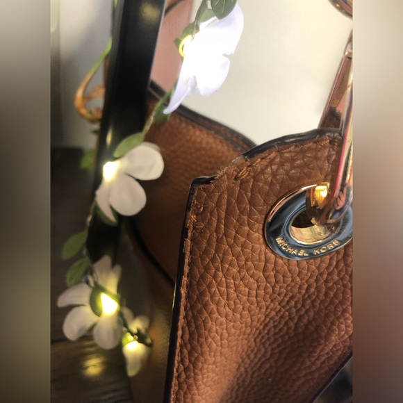 Michael Kors Tan Adjustable Crossbody Bag - Picture 7 of 9